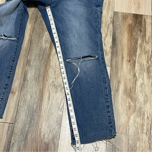 Blank NYC The Madison High Rise Crop Distressed Straight Leg Jeans Size 32 - Picture 9 of 11
